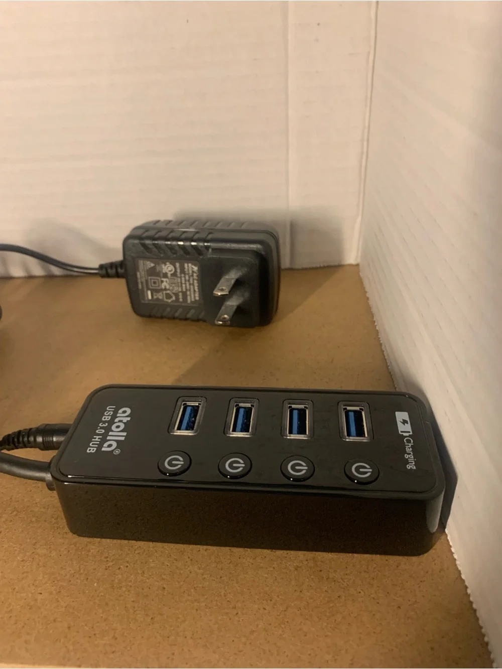 4-Port USB 3.0 Hub with 4 Data Ports, 1 Smart Charging Port, Individual On/Of...